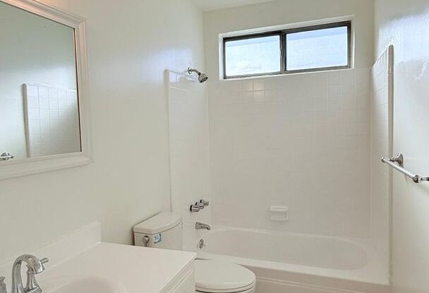 1 bed, 1 bath, 700 sqft, $1,925, Unit 18