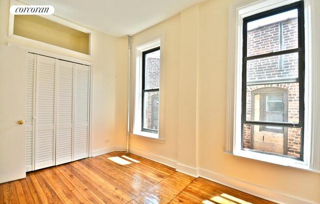 526 W 123 ST