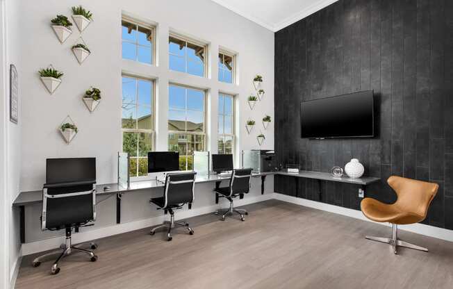 24-Hour Business Center with Computers and Wireless Printing