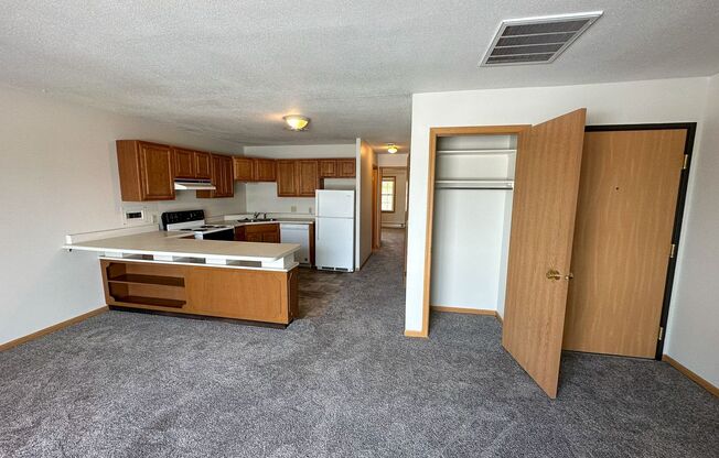 2 beds, 1 bath, 900 sqft, $775