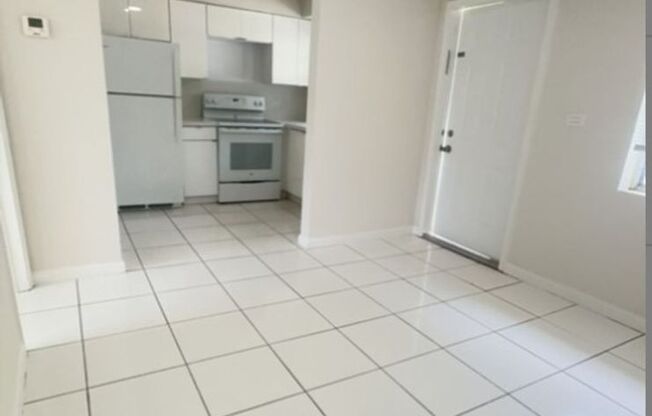 10 SW 30TH CT