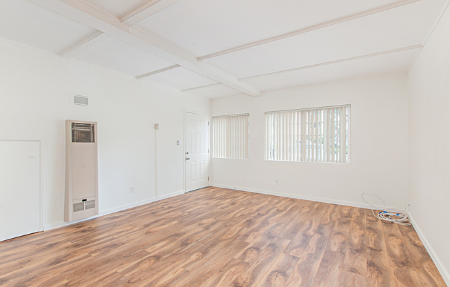 2BD/1BA CROWN POINT APARTMENT - 2 BLOCKS TO SAIL BAY - $2,945/mo!