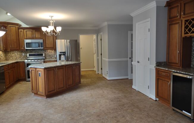 Move-In ready Home located in the Winterbrooke Community!
