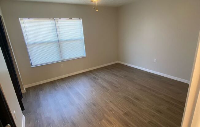 1 bed, 1 bath, 700 sqft, $1,300, Unit 165