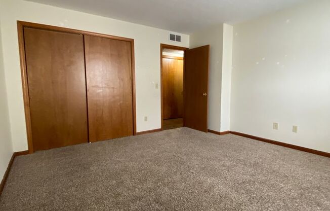 2 beds, 1 bath, $895, Unit APT. 3