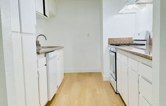 2 beds, 1 bath, 900 sqft, $2,100, Unit 53