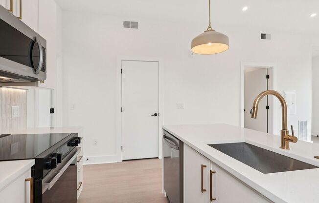 1 bed, 1 bath, 680 sqft, $1,833, Unit 201