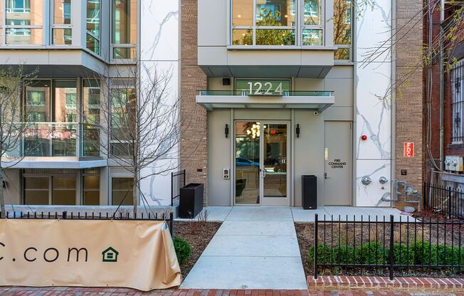 1 bed, 1 bath, 636 sqft, $2,425, Unit T-03