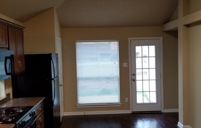 College Station - 3 bedroom / 2 bath / garage in Sonoma subdivision with fenced yard and washer/dryer.