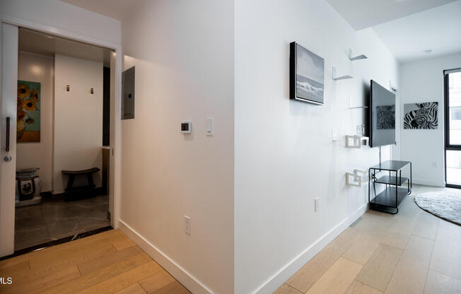 1 bed, 1 bath, 752 sqft, $3,811, Unit 911