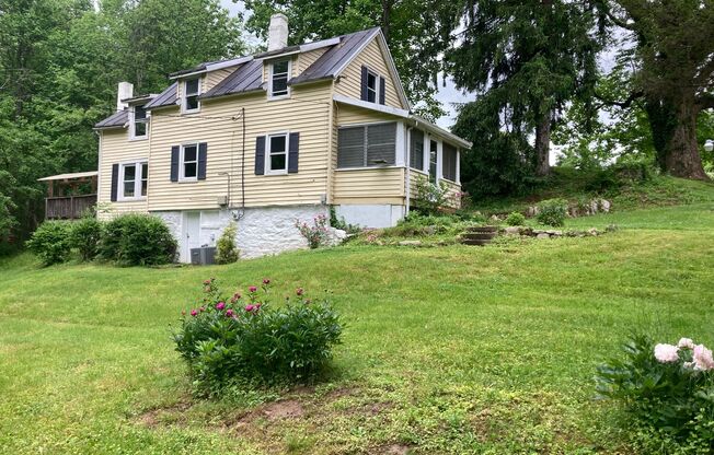 Charming 2 Bedroom/1.5 Bathroom Home in Cockeysville, MD!