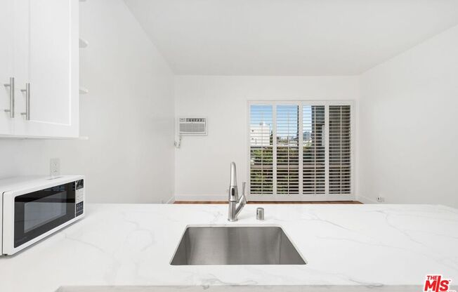 Studio, 1 bath, 405 sqft, $2,700, Unit 546