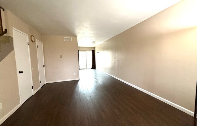 2 beds, 1.5 baths, 982 sqft, $2,750, Unit B