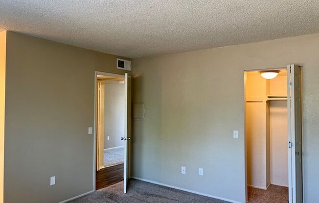 1 bed, 1 bath, 700 sqft, $1,500, Unit 90
