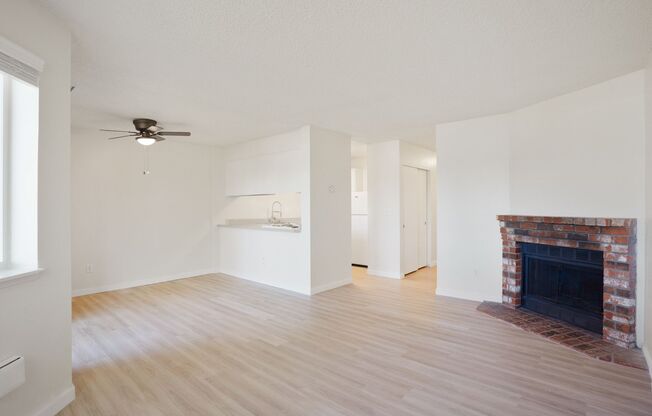 1 bed, 1 bath, 740 sqft, $1,399, Unit 1H