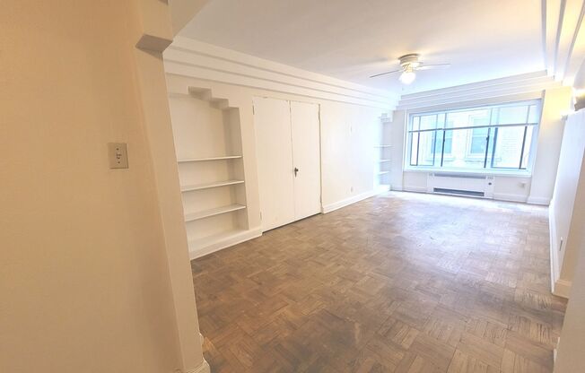 1 bed, 1 bath, $1,075, Unit 307