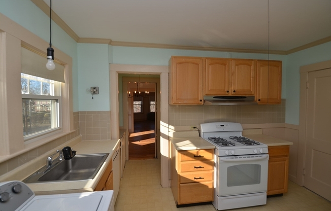 3 beds, 1.5 baths, 1,500 sqft, $3,000, Unit 2