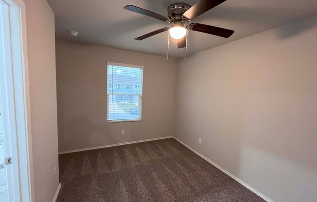 3 beds, 2.5 baths, $1,395, Unit 226 Damon Divide