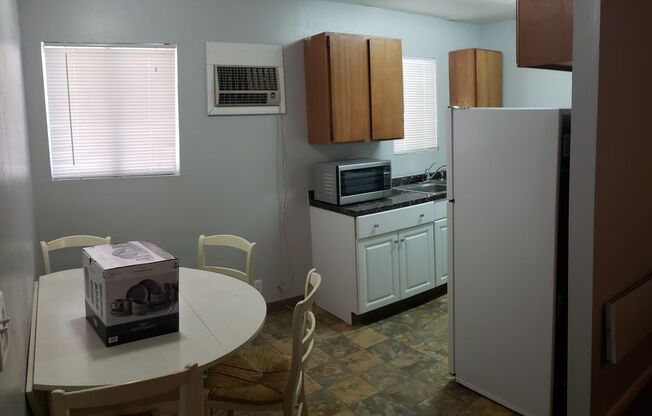 2 beds, 1 bath, 700 sqft, $1,800