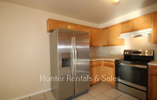 3 beds, 2 baths, $1,295