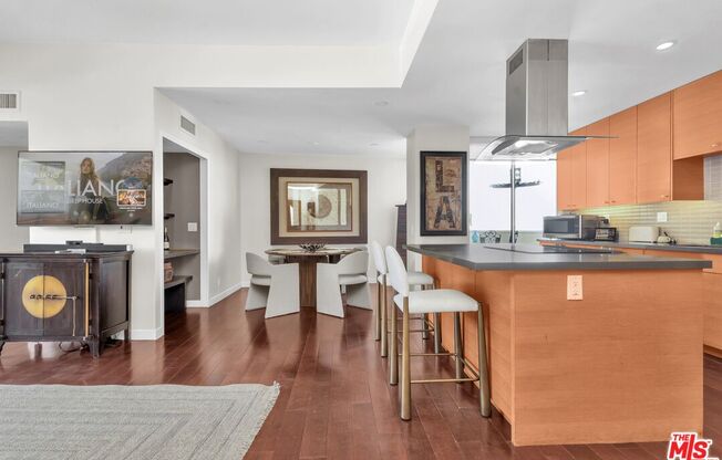 1 bed, 2 baths, 966 sqft, $5,700, Unit 901