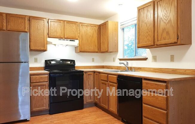 1504 NW LAKEHILL CIR