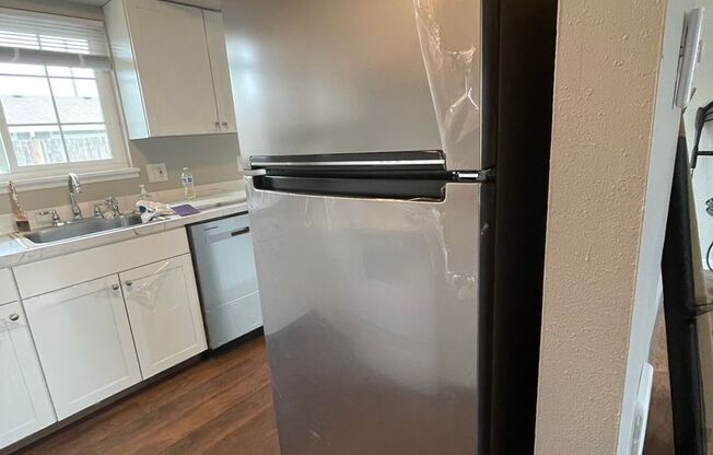 2 beds, 1 bath, 945 sqft, $1,575, Unit 054