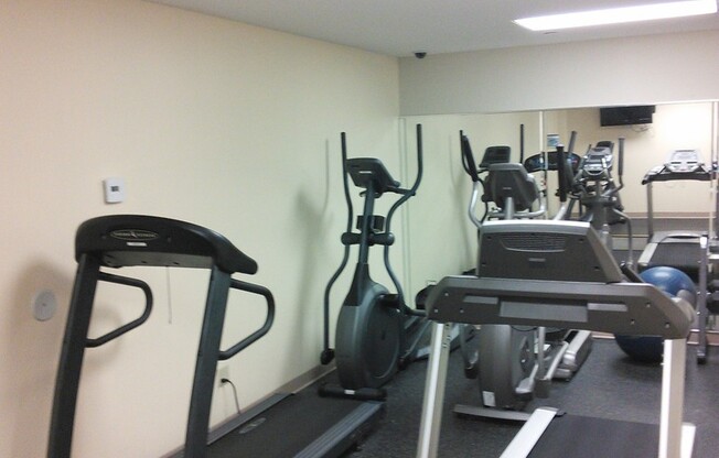 2 beds, 1 bath, 818 sqft, $1,500, Unit T