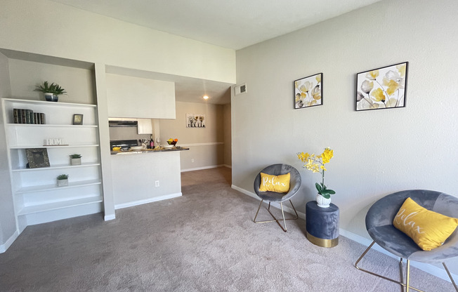 2 beds, 1 bath, 784 sqft, $1,099