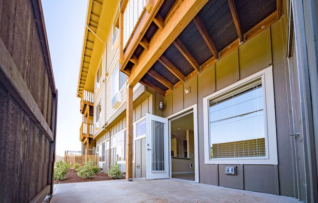 2 beds, 2 baths, 850 sqft, $1,435, Unit 3270-302