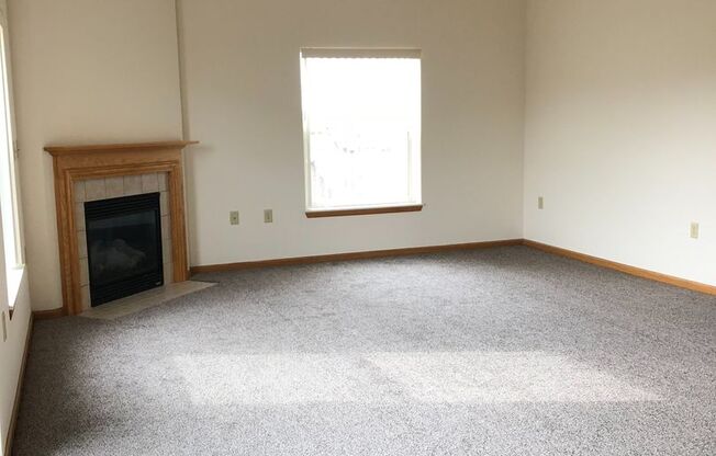 3 beds, 2 baths, 1,380 sqft, $2,365, Unit 8126-301