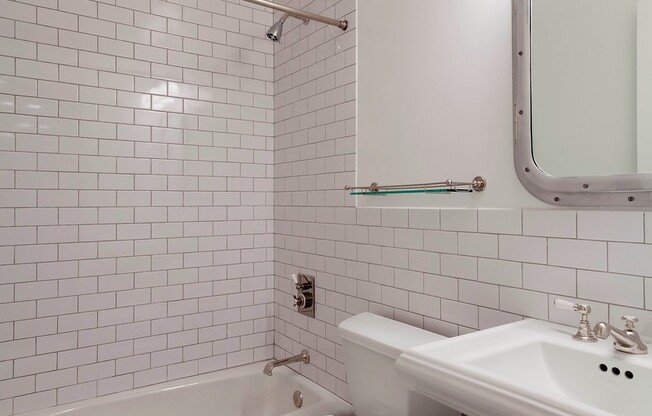 1 bed, 1 bath, $4,450, Unit 11E