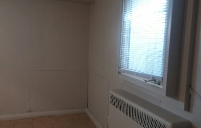 Studio, 1 bath, 400 sqft, $550, Unit 1