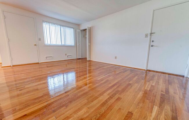 1 bed, 1 bath, 650 sqft, $1,325, Unit 2715B-1A