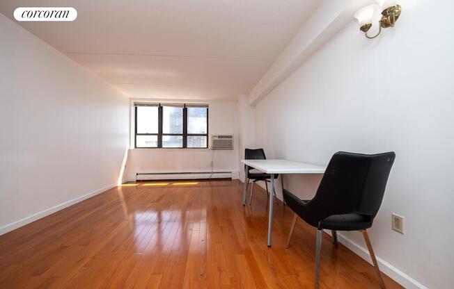 301 W 110 ST