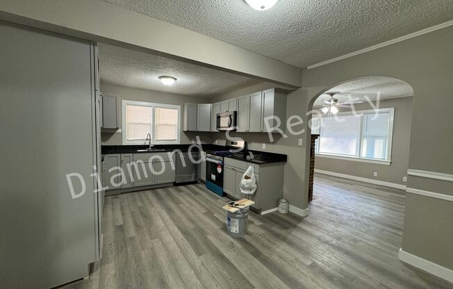 2 beds, 1 bath, $1,199