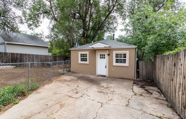 Charming Updated Cottage – 2 Bed, 1 Bath!!