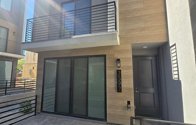 City Life with the Sounds of Nature! Beautiful Two Bedroom Townhouse Available Now!