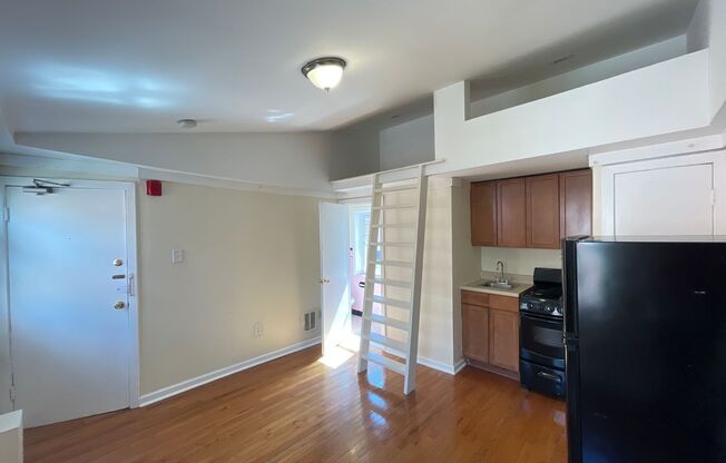 Studio, 1 bath, $995, Unit 6