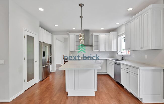 4 BEDS & 2.5 SINGLE FAMILY HOUSE FOR RENT