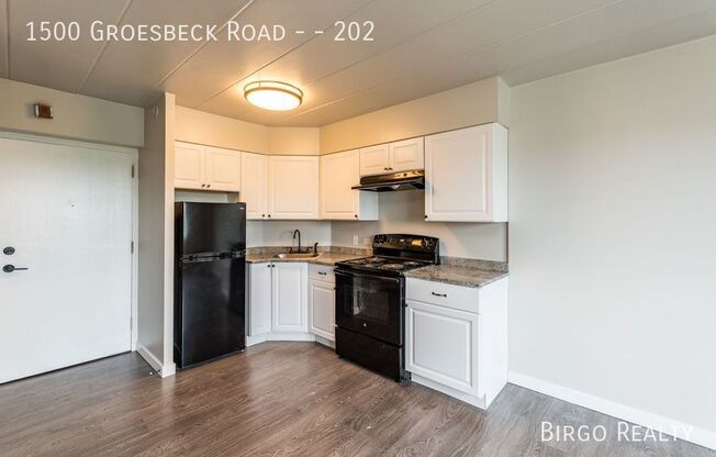 1500 GROESBECK RD