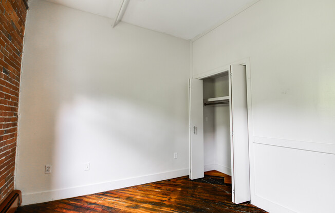 2 beds, 1 bath, 1,100 sqft, $4,400, Unit E214