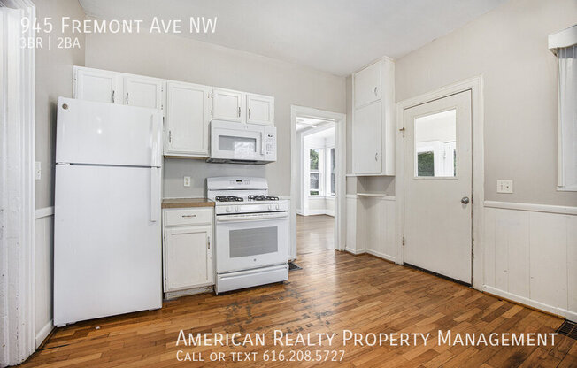 945 FREMONT AVE NW