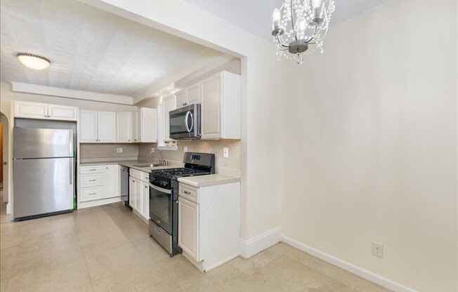 2 beds, 1 bath, 1,375 sqft, $2,700, Unit 1
