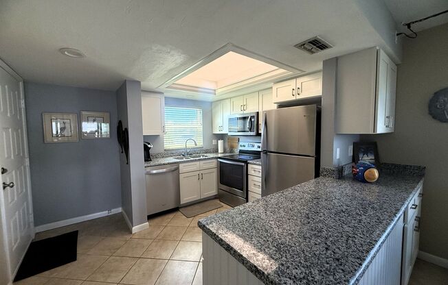 SEASONAL BEACH ACCESS 2/2 CONDO ON FT. MYERS BEACH!!!