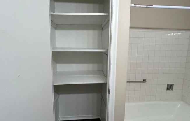 2 beds, 2 baths, 1,200 sqft, $975, Unit #10