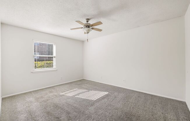 2 beds, 1 bath, 800 sqft, $1,395