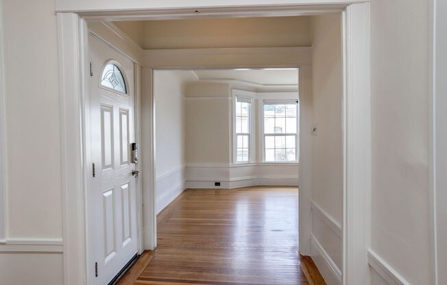 5 Bed / 2 Bath home in Outer Richmond near the Beach and Golden Gate Park. YouTube tour!