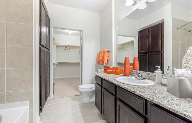 Designer Bathroom Suites at Mansfield on the Green, Milwaukie, TX, Texas