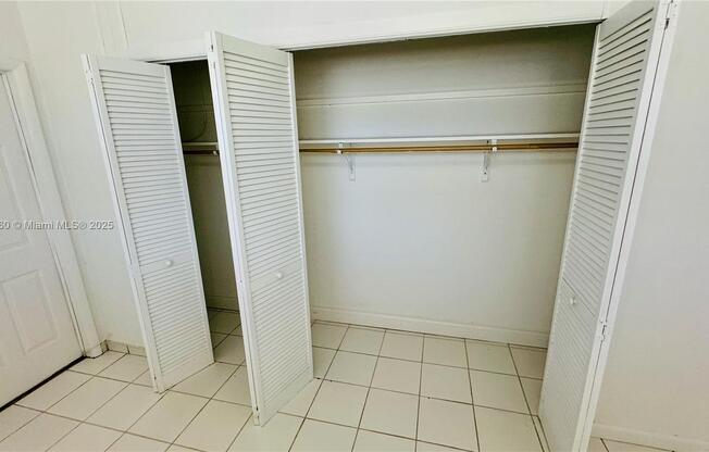 8000 TATUM WATERWAY DR